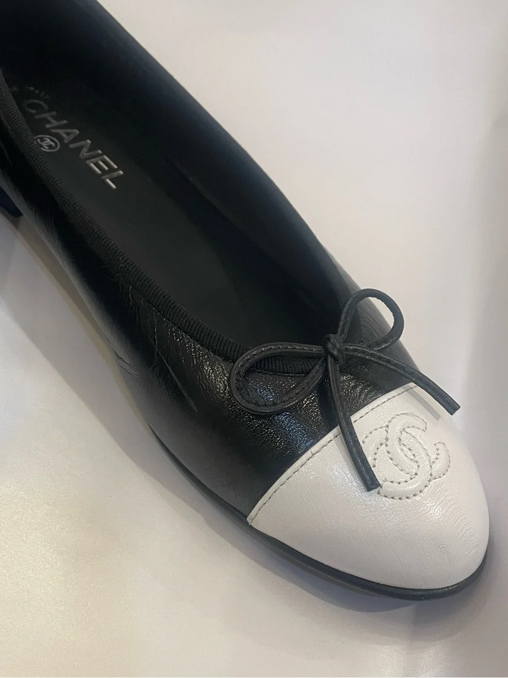 CHANEL 26S Coco Beach Black/White Crumpled Shiny Lambskin Ballet Flats 41.5